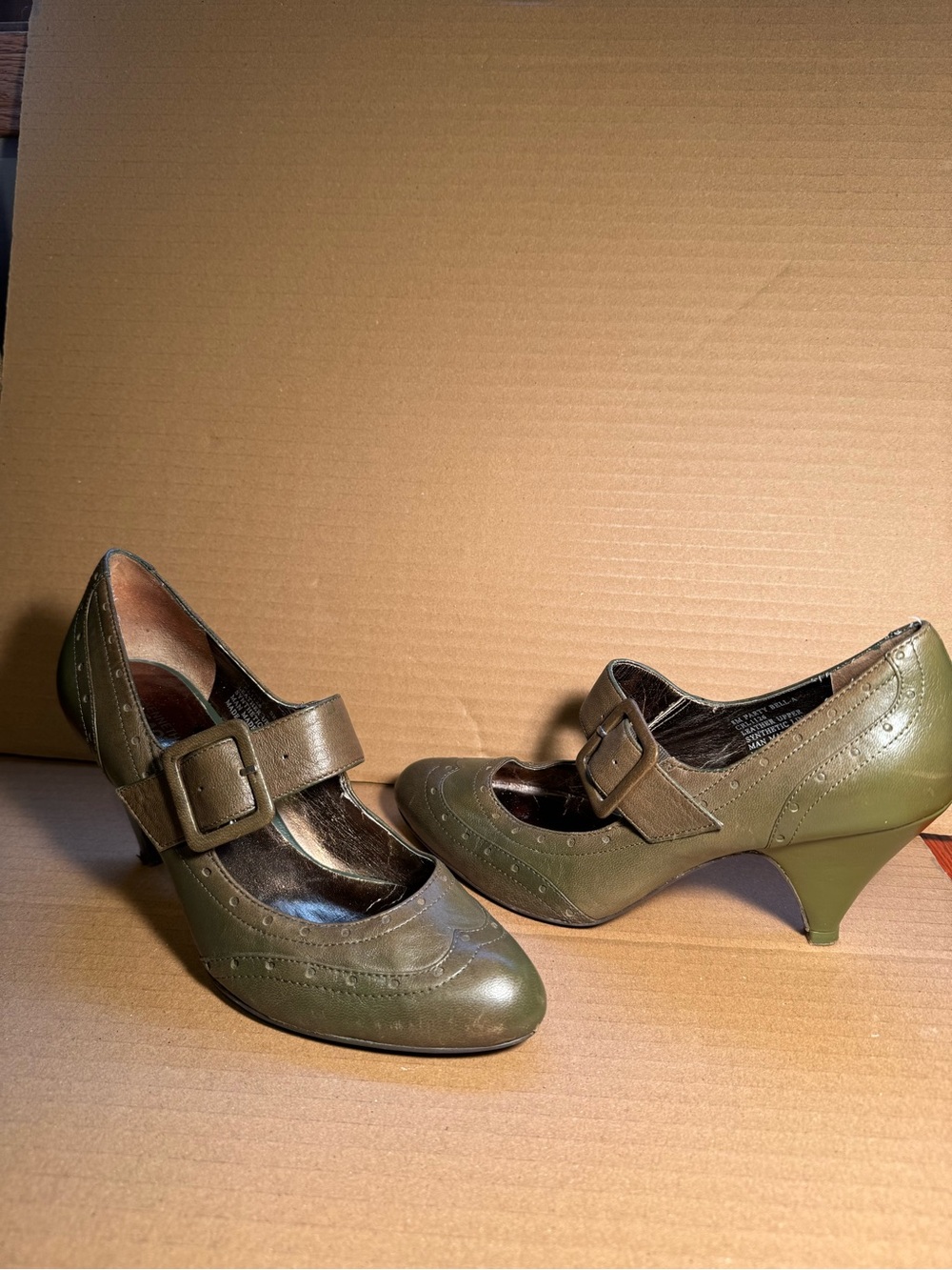 Kenneth Cole Reaction Olive Green Mary Jane Heels with Buckle